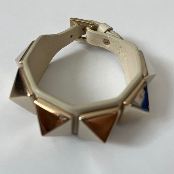 SOLD Valentino Garavani Large Rockstud Leather Bracelet Cream Gold - Picture 12 of 12